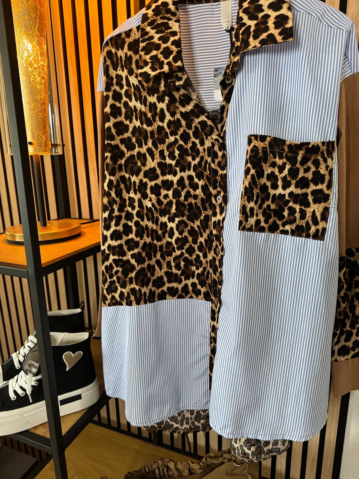 Bluse mit Leo -Print 2540