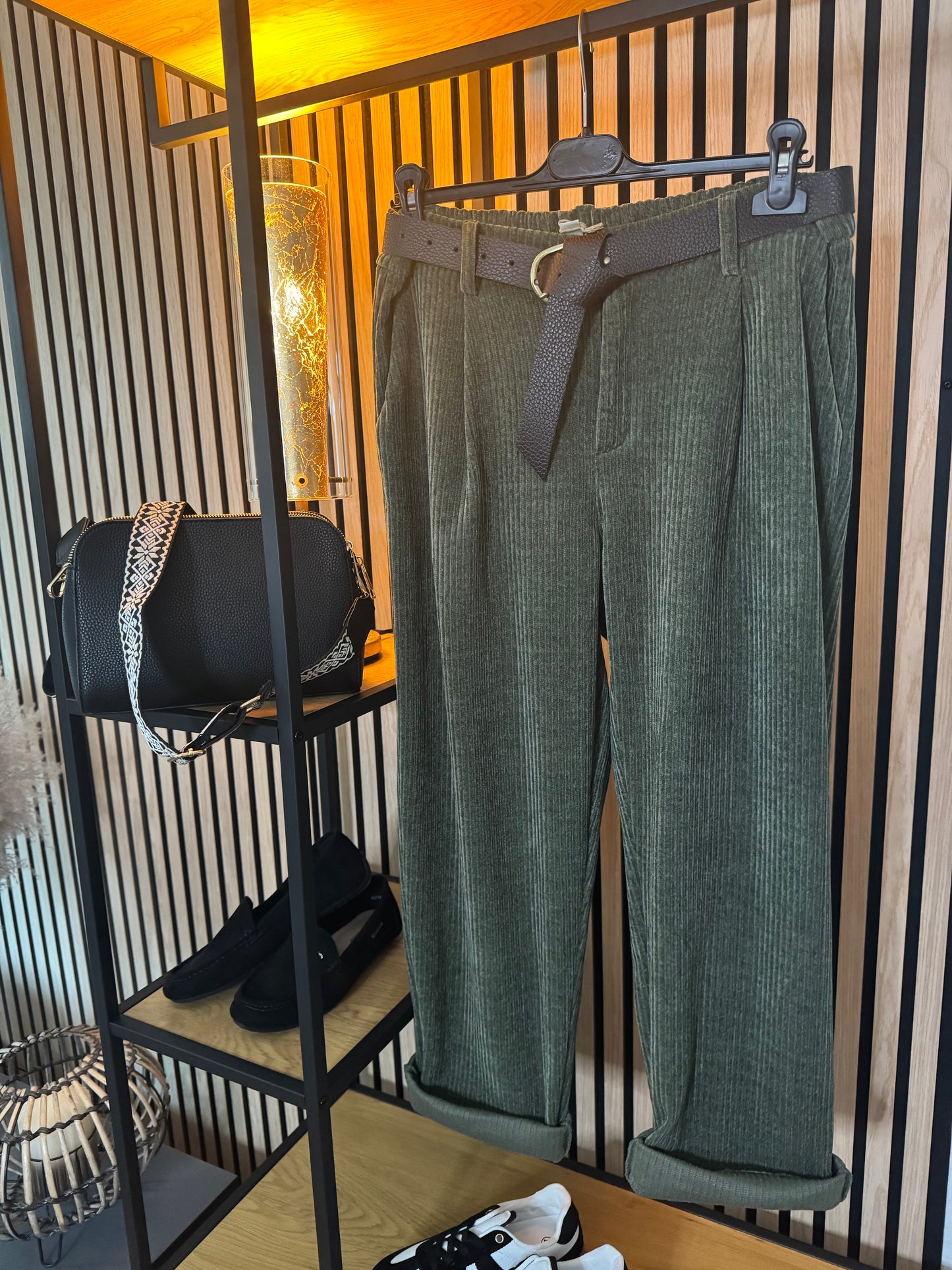 Damen Cordhose 2570