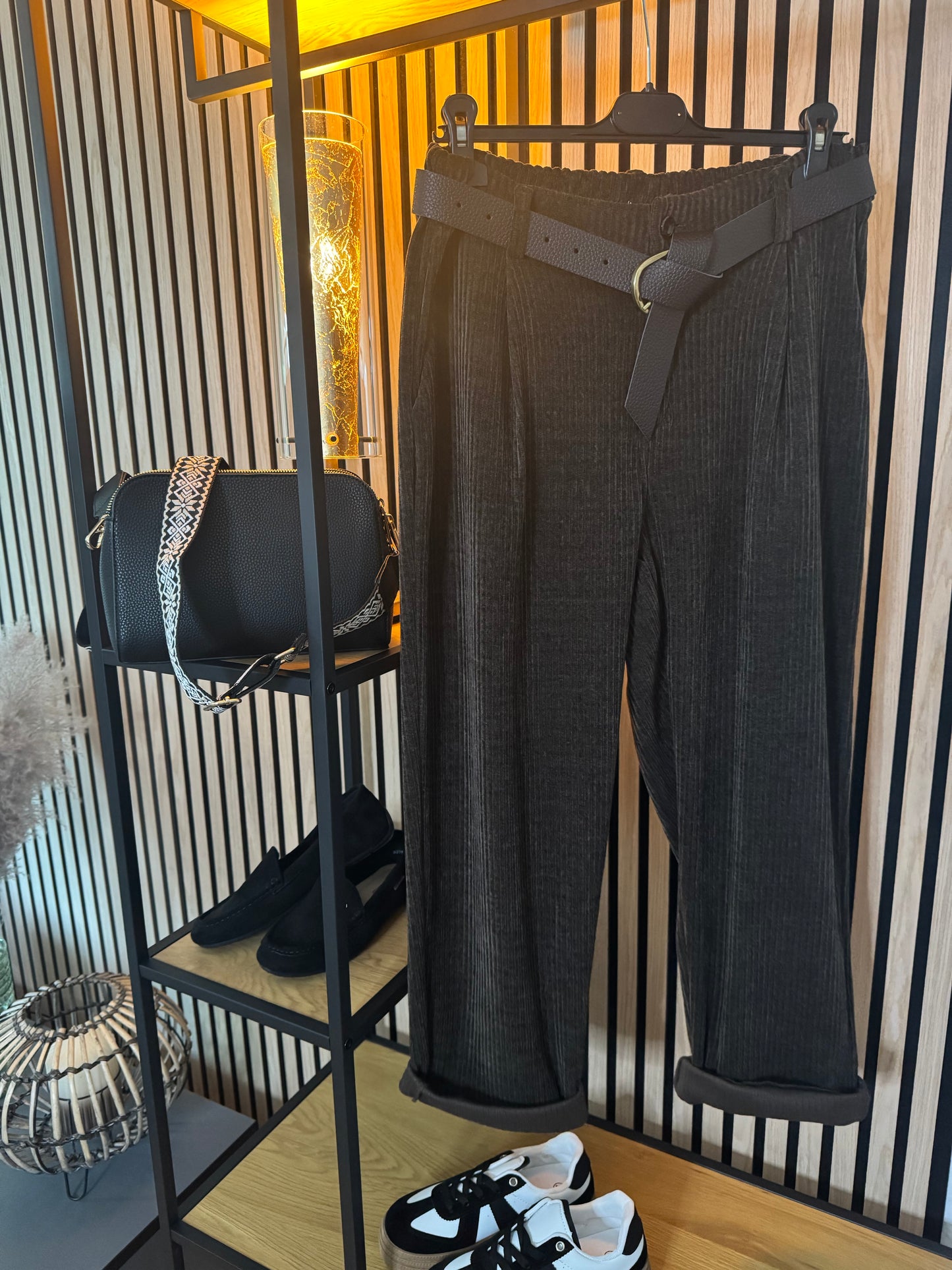 Damen Cordhose 2570