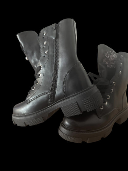 Damen kurze Stiefeletten / Boots in klassischem Schwarz