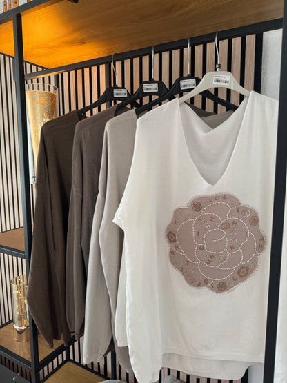 Eleganter Strickpullover – luxuriöses Design mit Schmuckakzenten2628