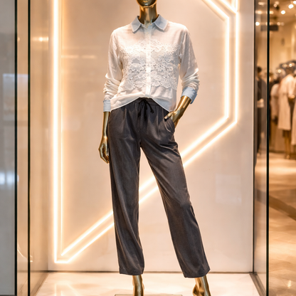 Damenbluse in zartem Weiß – romantische Eleganz mit 3D-Spitzendetails
2622