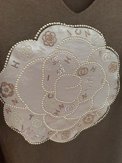 Eleganter Strickpullover – luxuriöses Design mit Schmuckakzenten2628