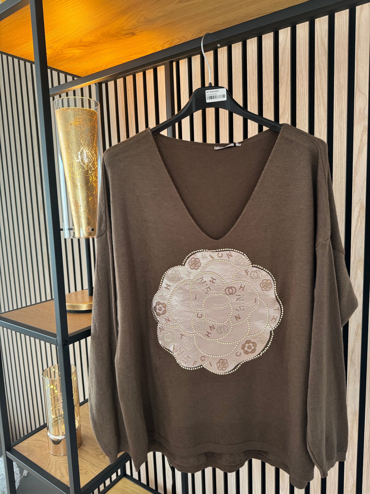 Eleganter Strickpullover – luxuriöses Design mit Schmuckakzenten2628