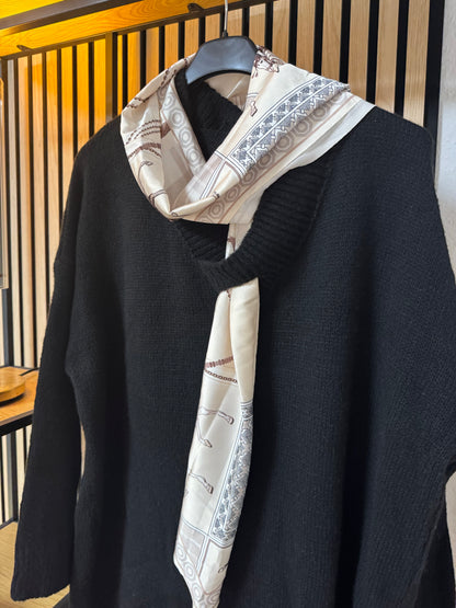 Eleganter gestrickter Damen-Pullover mit Schal 2616