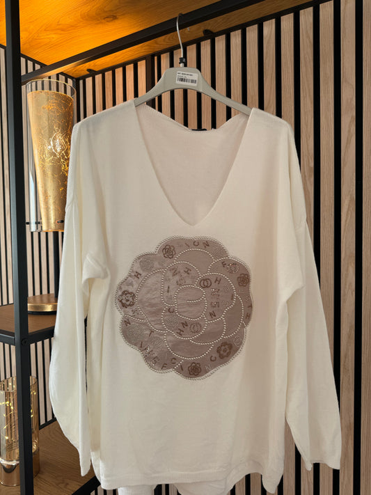 Eleganter Strickpullover – luxuriöses Design mit Schmuckakzenten2628